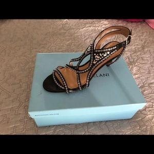 Antonio Melani size 8 black heels!